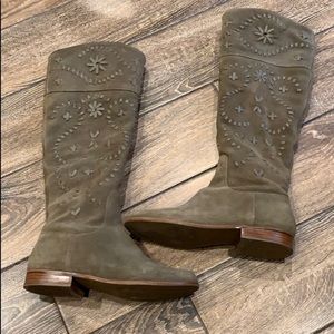 Gorgeous leather boots with whipstitch design